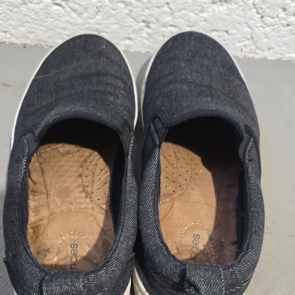 Womens Classic Black Slip-On Sneakers - Picture 3 of 6